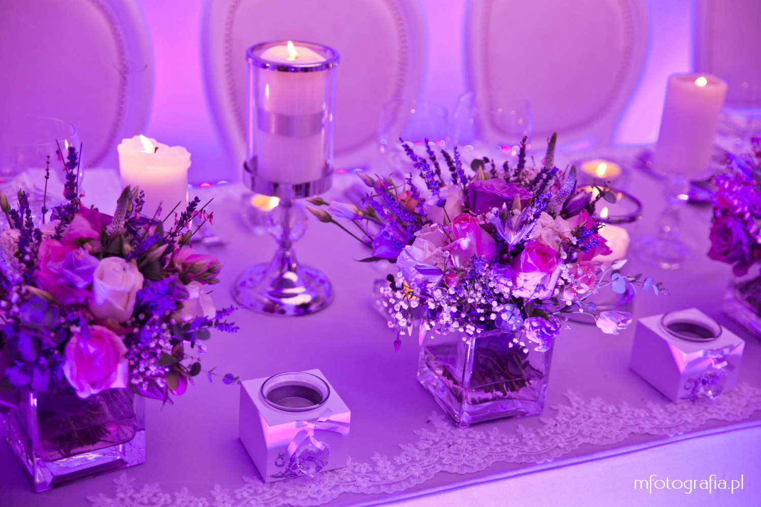 fotografia rużowej ślubnej dekoracji stołu